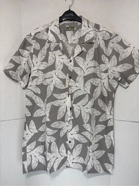CoCo Republic XL Casual Gray Short-Sleeve Button-Down T-shirt White Leaf Print